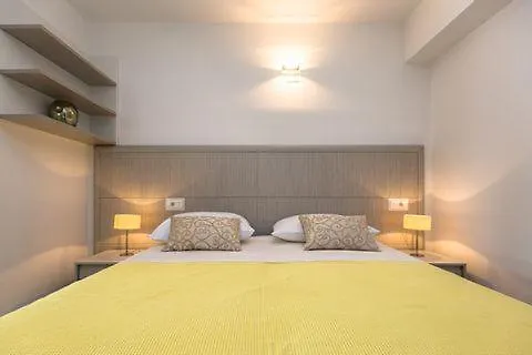 شقة Reana