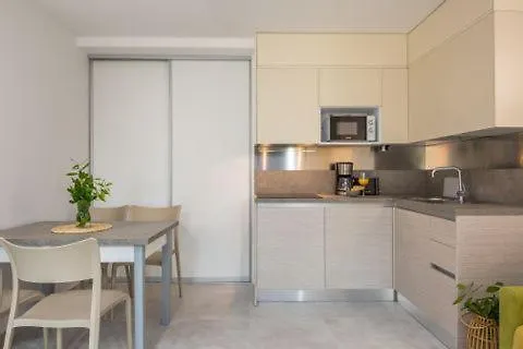 Reana بريلا